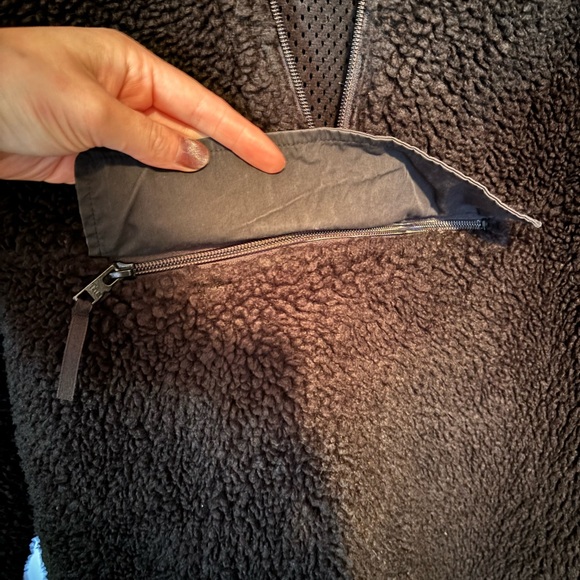 XXS Like New Aritzia TNA Kangaroo Pouch Sweater - Picture 2 of 8